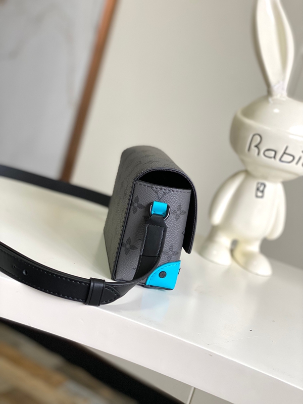 ルイヴィトンバッグ背面デザイン